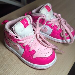 BABY JORDAN 1 MID
